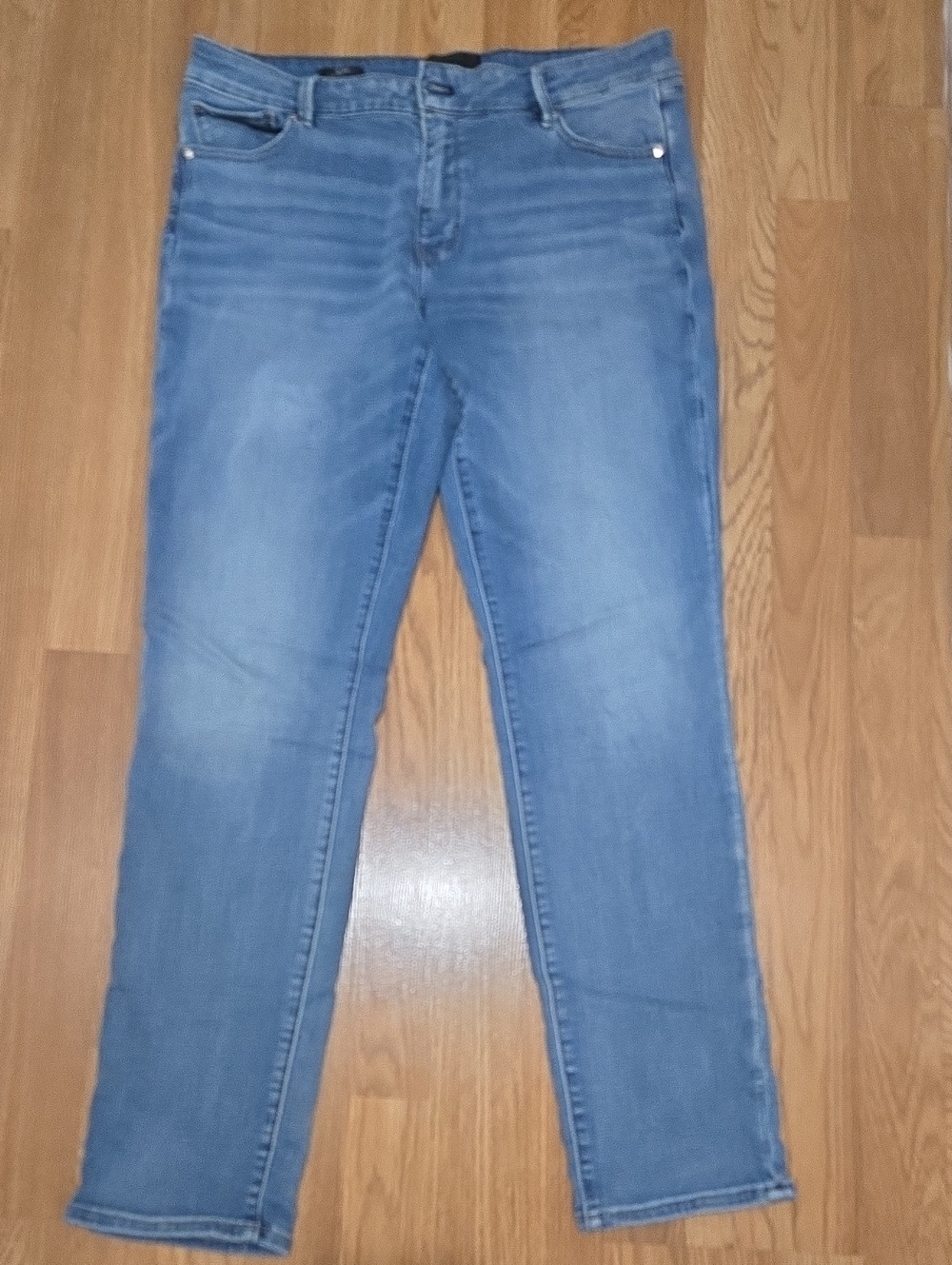 White House Black Market Skinny Jeans in Light Blue Wash